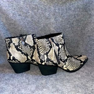 Sam Edelman Circus faux snakeskin cowgirl booties 8.5
